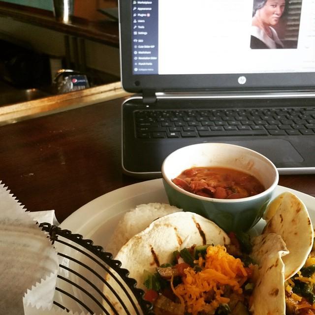 iamjerrygoins's tweet image. blogging/working on my lunch break 
#executionoverexcuses bit.ly/1NdLnk9