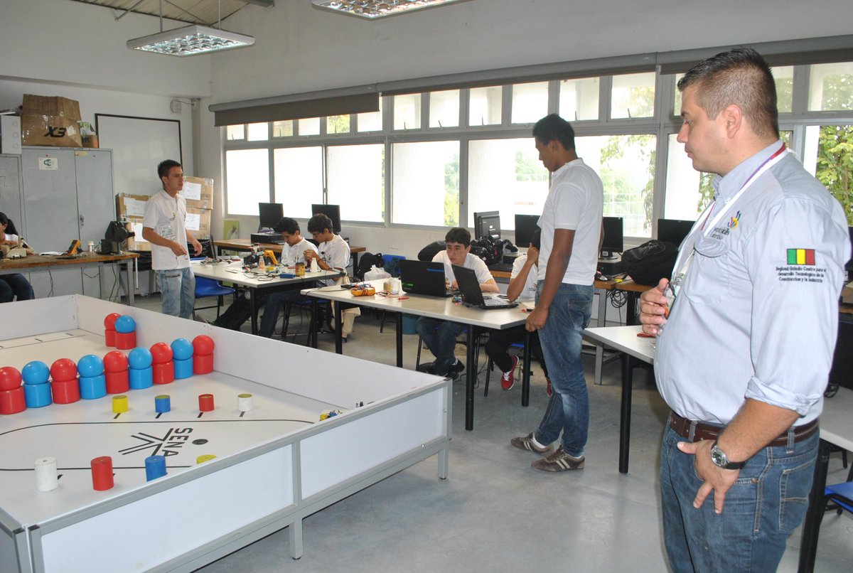 CDTCIQUINDIO's tweet photo. Avanza la competencia de nuestros héroes CDTCI WorldSkills2015 @WorldSkills @Olquintero @paulapenuela @bienestarsena http://t.co/7BR07emK6m