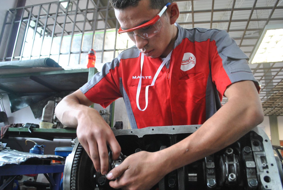 CDTCIQUINDIO's tweet photo. Avanza la competencia de nuestros héroes CDTCI WorldSkills2015 @WorldSkills @Olquintero @paulapenuela @bienestarsena http://t.co/7BR07emK6m