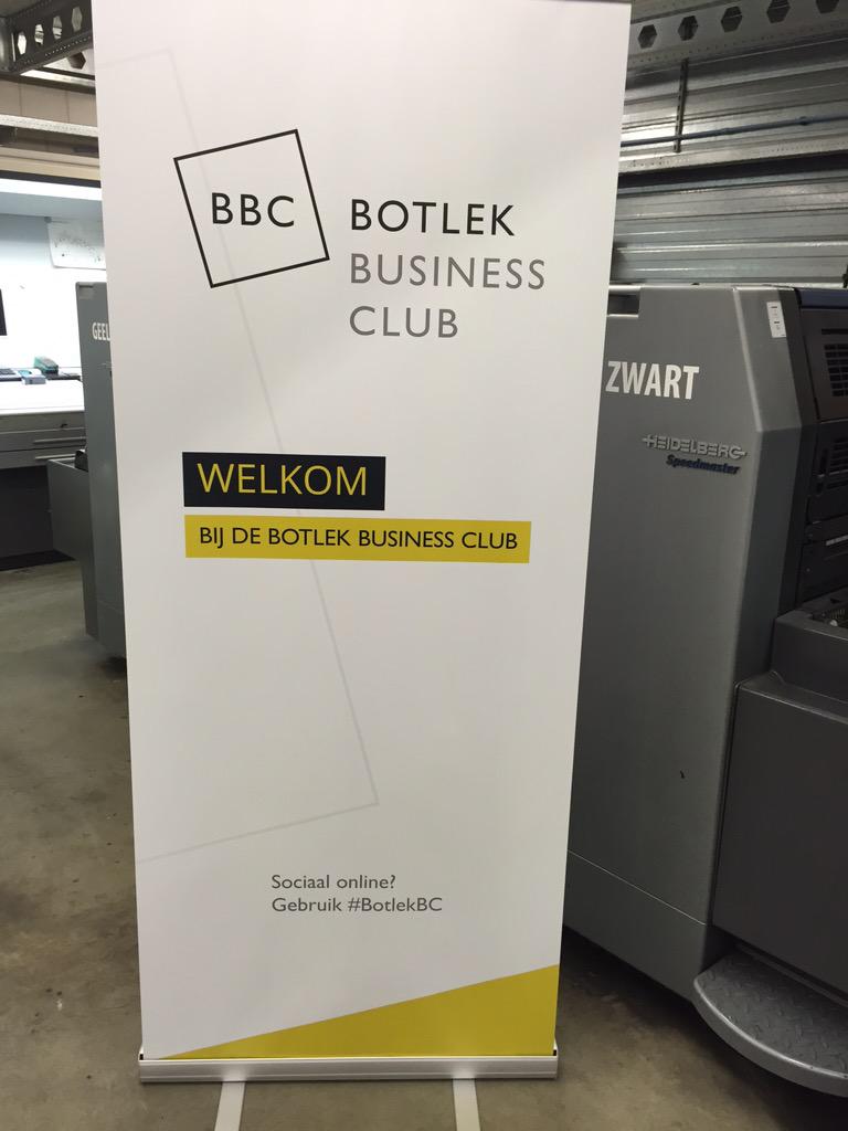 andreponsen's tweet photo. Succesvolle netwerkbijeenkomst bij @DrukPlusprint en een mooie banner ontvangen voor de @BotlekBusiness #BotlekBC http://t.co/jvKyc6CnzW