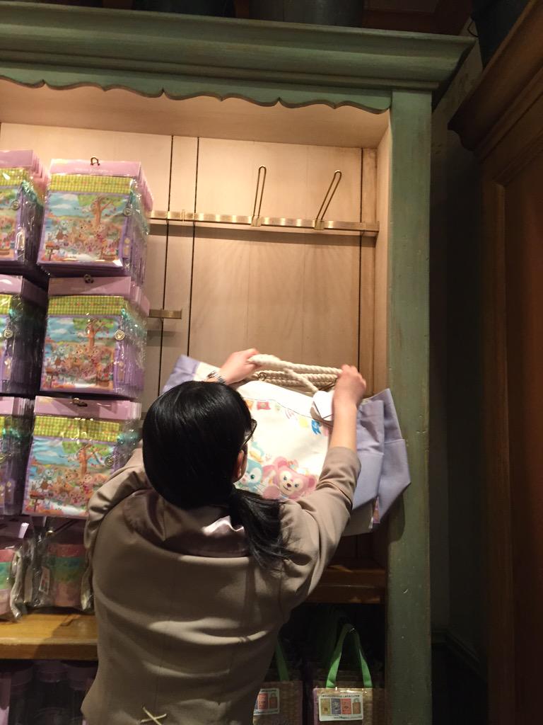 marikoney's tweet photo. 4,900円のトートは、人気あるようで常に補充してるよ。 #tds http://t.co/278veUSP5Q