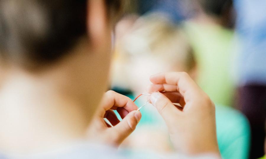 Project-Based Learning: The 8 Elements of a Magnificent Maker Project
fractuslearning.com/2015/03/25/ele…