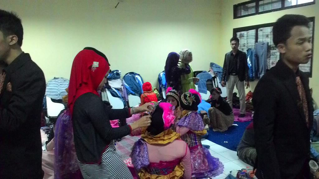 TCACibiru2015's tweet photo. Persiapan bagelaran juga huyuuu http://t.co/Fq3zhMSlcW