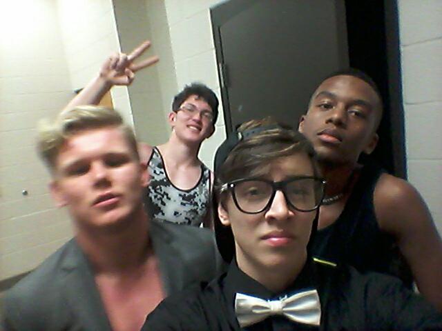 Curv_em_all's tweet photo. Cooling in backstage #menofclass #mrRHS http://t.co/RbA0E82T7G