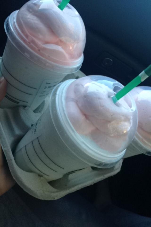 julieHerrera07's tweet photo. Thanks twitter #BdayCakeFrap๐๐ http://t.co/VD6viUMtQR