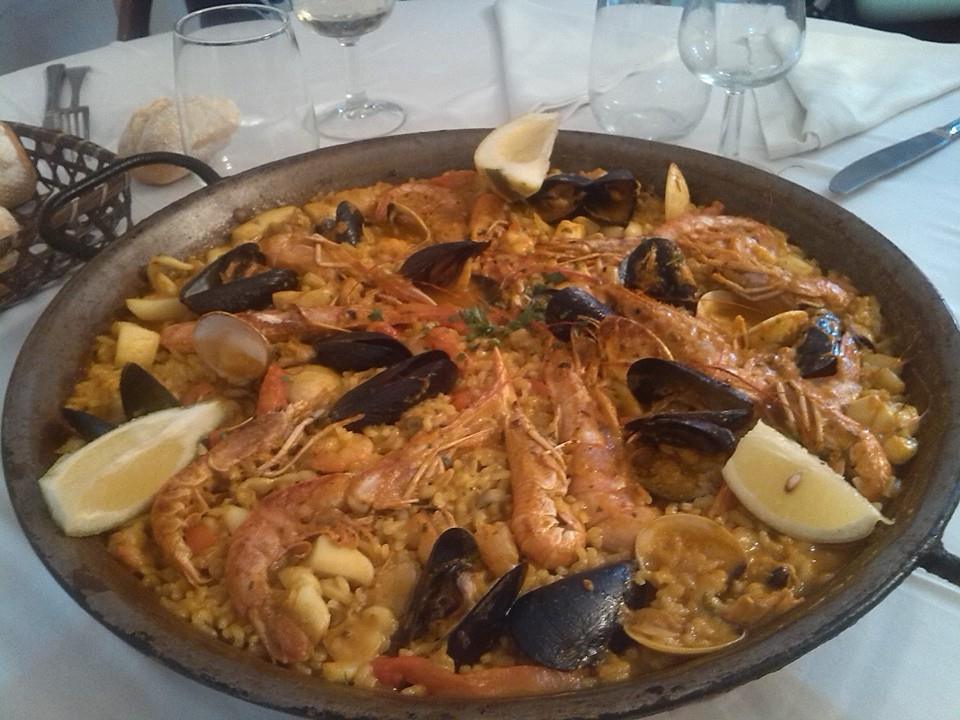MulaJosep's tweet photo. una bona paella amb els amics Sitges ¡¡¡ http://t.co/rPcIKDtiKb
