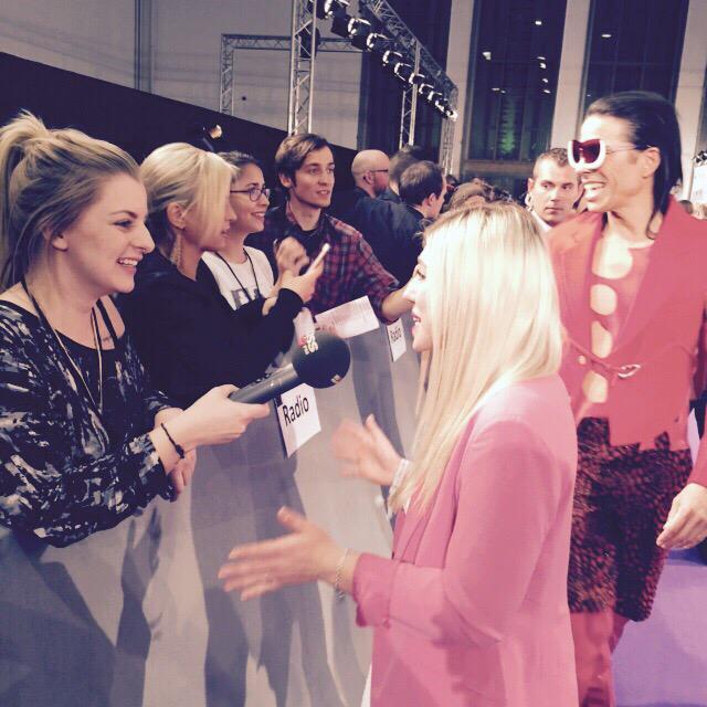 BibisBeauty's tweet photo. #ECHO2015 es geht los 😜💗 http://t.co/RACH7u0I95