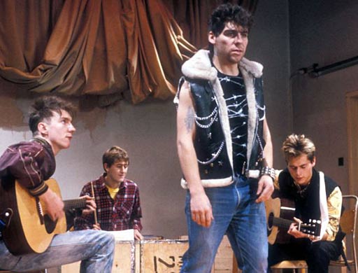 What's all the fuss about some little div leaving One Direction? I'd rather listen to Rodders n that bunch of wallies