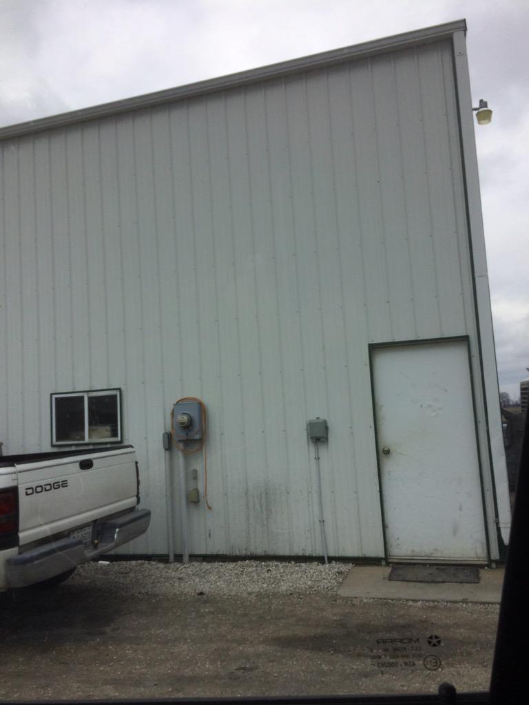 ColtinKennedy's tweet photo. Sittin at the shop with @MarkKen33273782 http://t.co/byWSjHaP9h