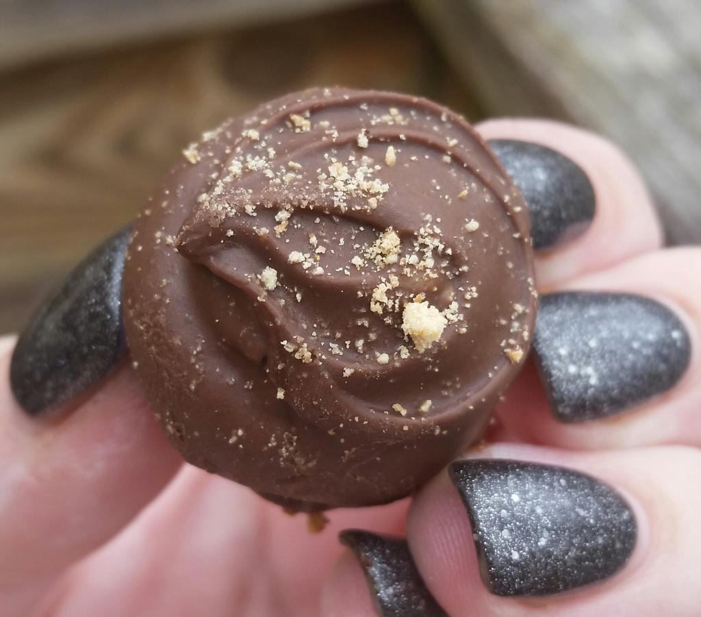 happyhoursweets's tweet photo. Teaser: Scotch Ale S'more Truffle made w. @MondayNight Drafty Kilt for @dads_garage @BaconfestATL this Sat. http://t.co/xVaKJcZY1C