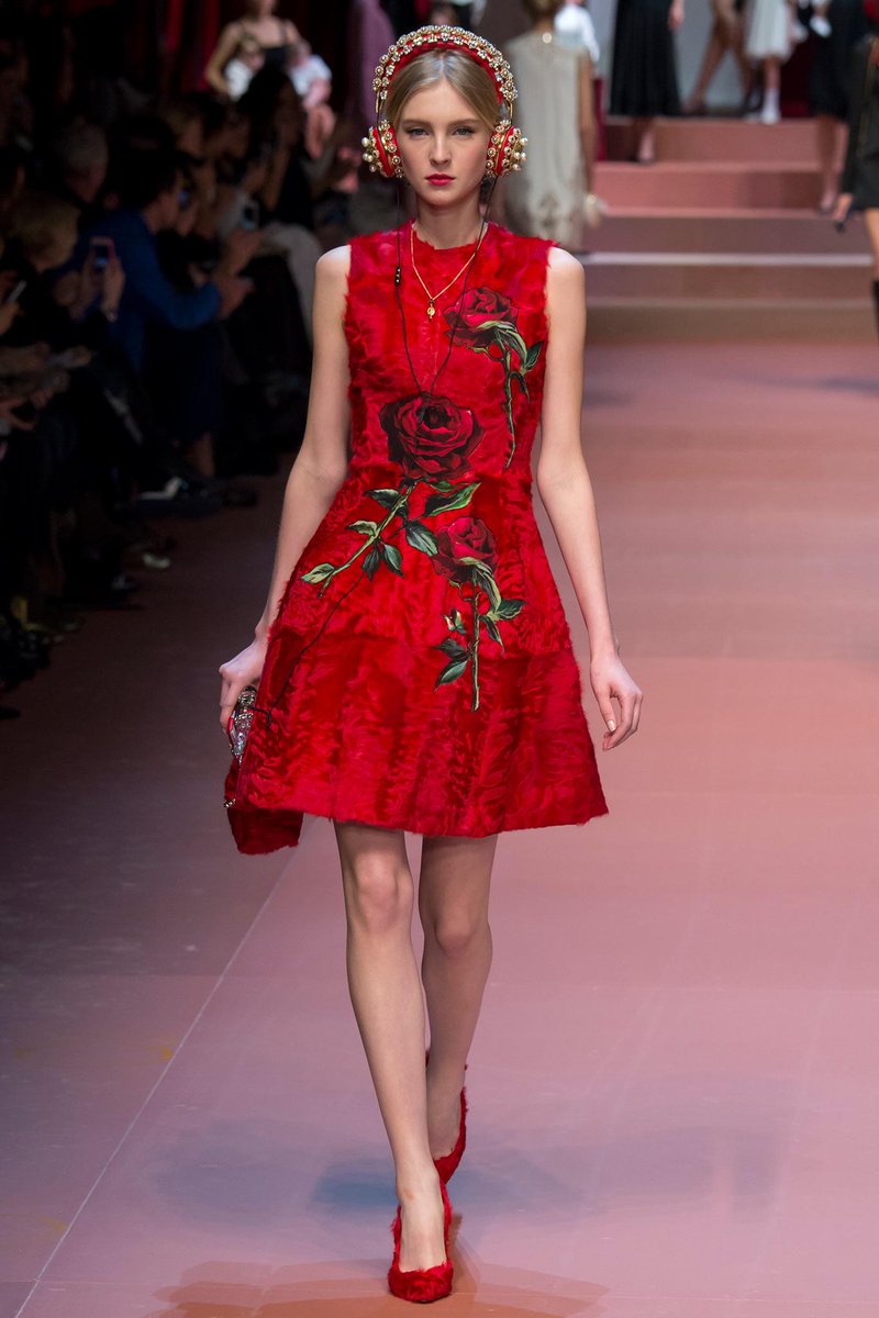 FashNerd's tweet photo. FashNerd | http://t.co/w59go5NTVQ @DolceGabbana Runway- Embellished Headphones #CatWalkTech #FashionTech http://t.co/ZcsBlXCsKR