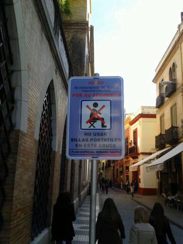 AbeInfanzon's tweet photo. Sevilla, la Ciudad de la Innovaciòn y el Talento.
Cartel de Zoido contra las Sillitas de los Chinos en Semana Santa
http://t.co/EnkDy5uC3W