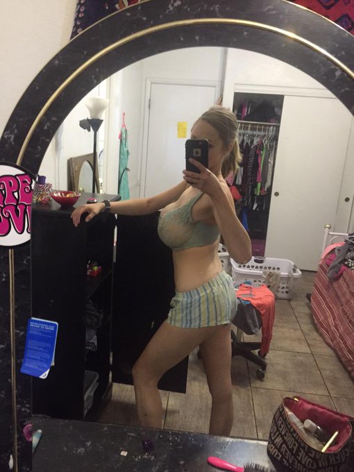 Watch Katie Kox's leaked NSFW photo on TwXstars