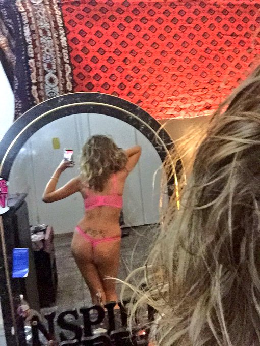 Watch Katie Kox's leaked NSFW photo on TwXstars