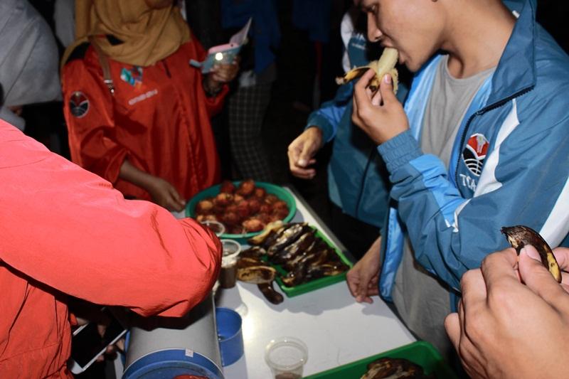 TCACibiru2015's tweet photo. Jamuan makan gratis dari kamda serang untuk semua kontingen... http://t.co/zOAesL4UZb