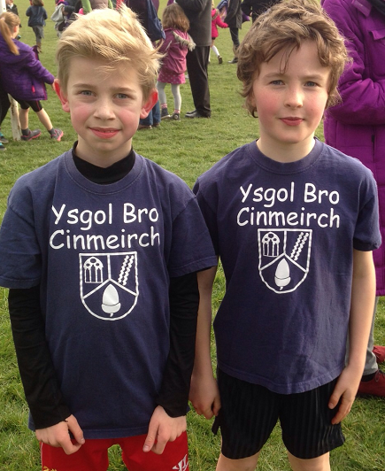 BroCinmeirch's tweet photo. Rhedwyr gwych yn y Traws Gwlad - Well done in the cross country. 6 ymlaen i'r Sir - 6 through to County. http://t.co/LK9Kro9zaP