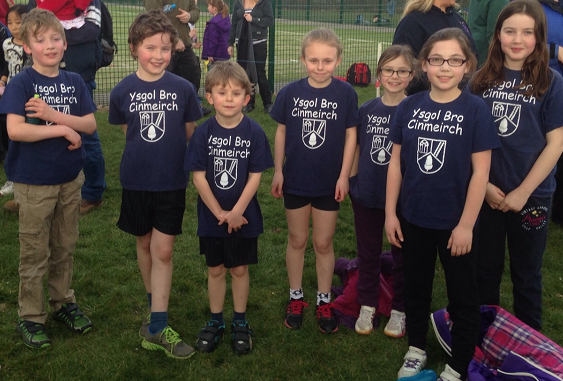 BroCinmeirch's tweet photo. Rhedwyr gwych yn y Traws Gwlad - Well done in the cross country. 6 ymlaen i'r Sir - 6 through to County. http://t.co/LK9Kro9zaP