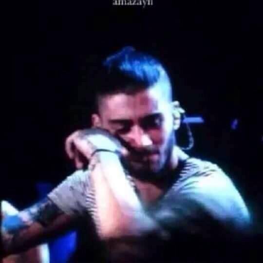 jochuuuuuuu's tweet photo. Me parte el alma

#AlwaysInOurHeartsZaynMalik http://t.co/LaQ0P9WrJd"