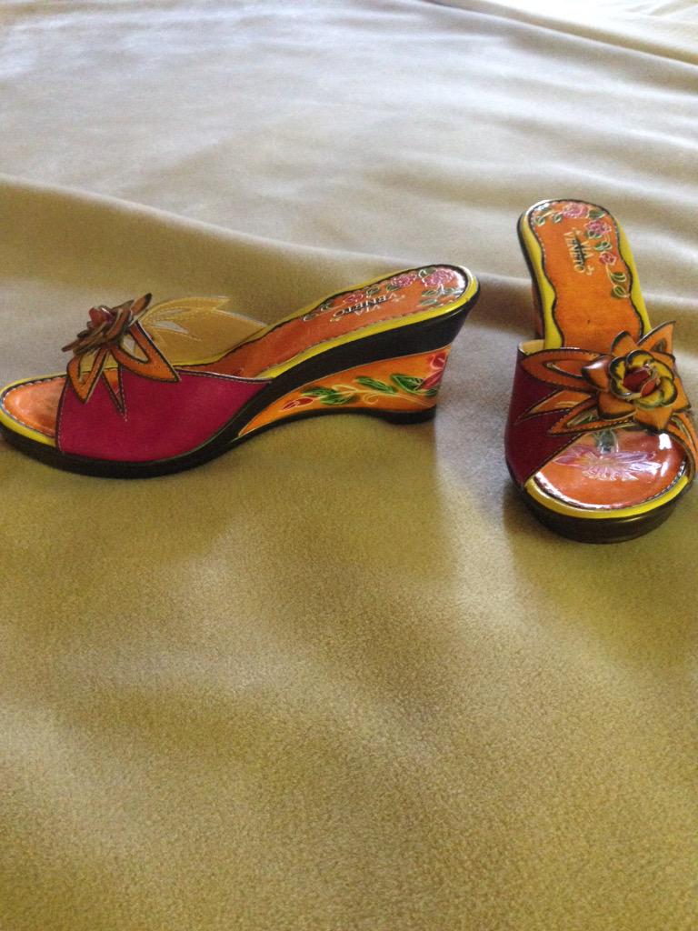 DRDH1977's tweet photo. Love my new shoes!! http://t.co/wyeiKKw2sp
