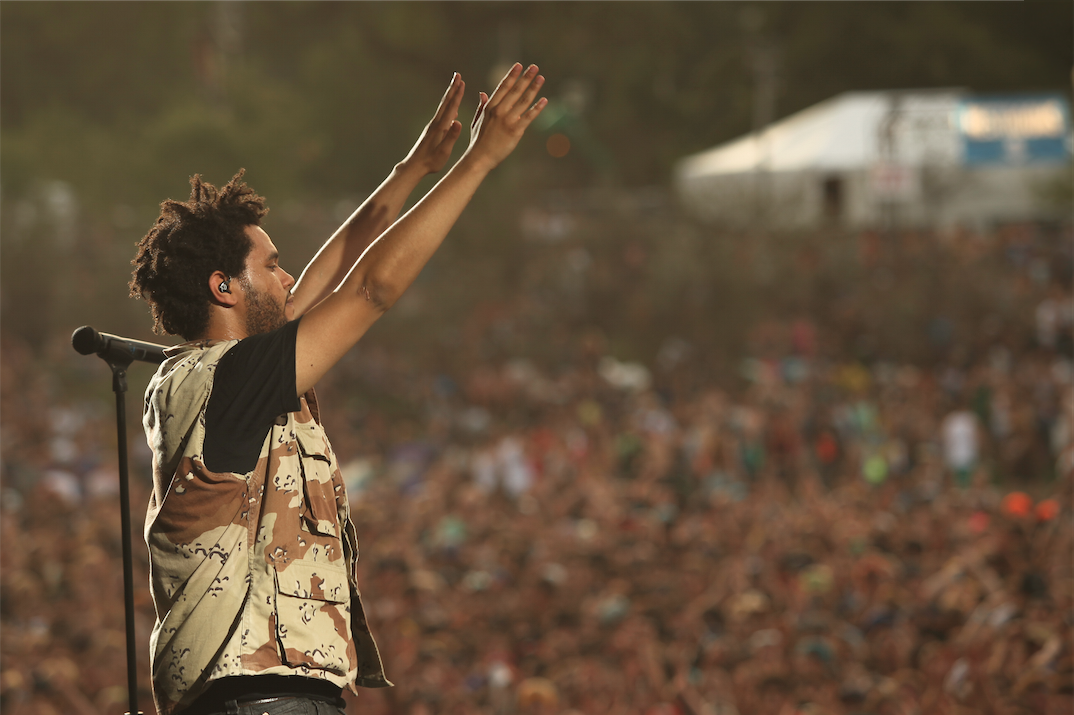 lollapalooza's tweet photo. Raise your hand if you're as excited as we are to see @theweeknd’s headlining set at #Lolla! http://t.co/xME6I5gT5G 🙌 http://t.co/o6cOqetaGc
