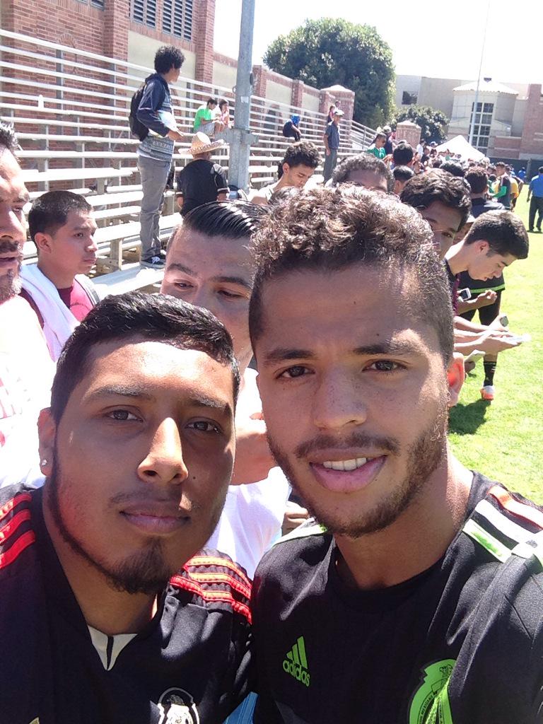 _MasterRick's tweet photo. Con mis dos ídolos 😭😭🙌 @OficialGio @jona2santos http://t.co/EanKHIJMwE