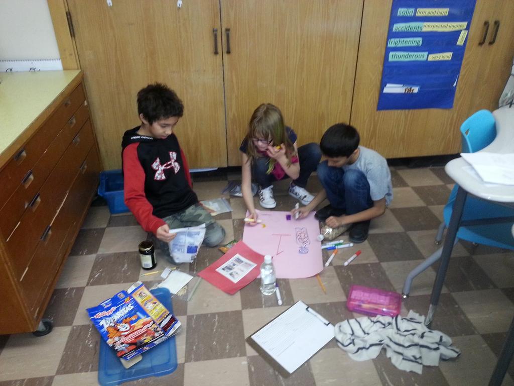 Seregs3rdGrade's tweet photo. Exploring mystery boxes, creating graffiti walls, making connections and predicting next unit #wright #artfullearing http://t.co/X5M3c5sznl