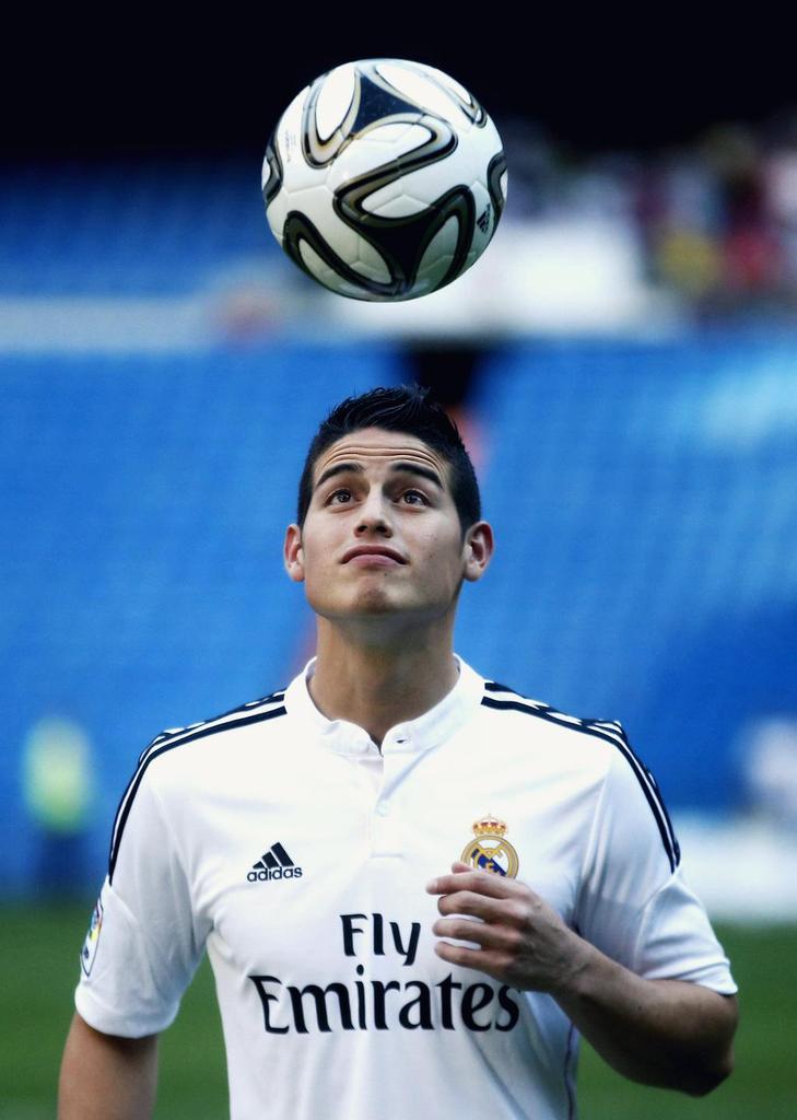 FeMadridista's tweet photo. Vuelve James y con él, el talento y la clase, ya se le echaba de menos... #JamesReturns #HalaMadrid http://t.co/4hnR0UZWJv
