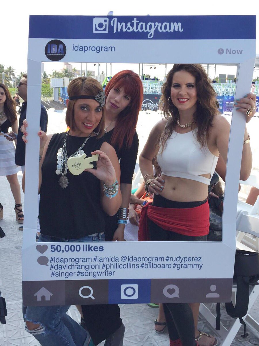 EylenOfficial's tweet photo. Con mis compañeras de concierto! @ludicamusic @lee_hernan #miamibeach100 #lamIDA #IDAprogram #HardRockRising http://t.co/6uiYuY5jLI