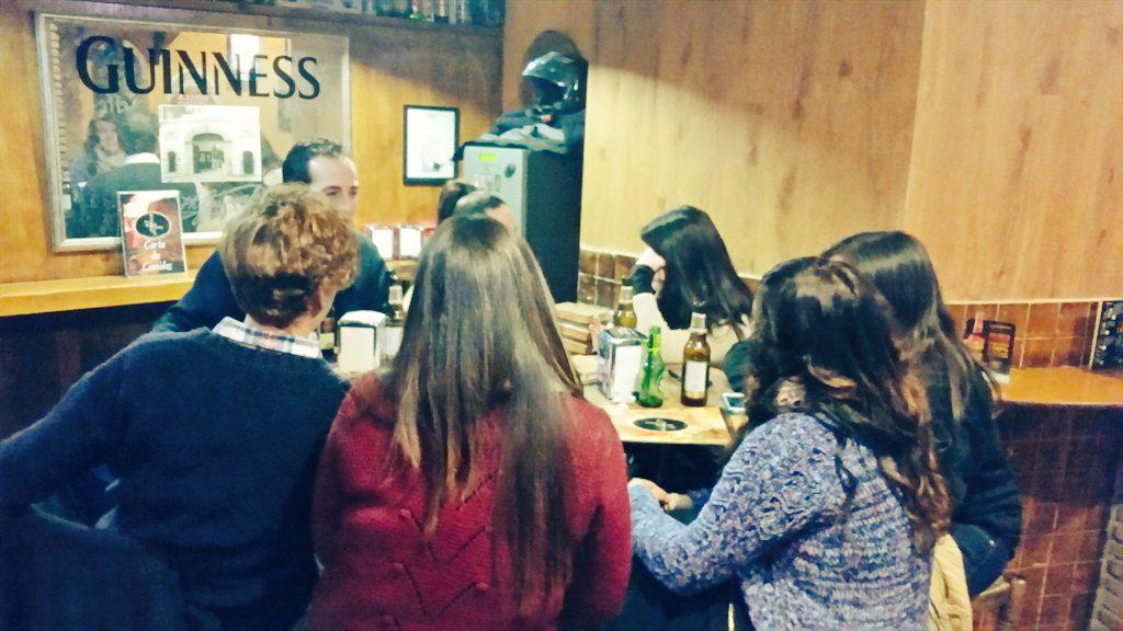 ComFemCAlhambra's tweet photo. Primera reunion de la comparsa femenina que pondrá patas arriba Granada el año que viene!!! http://t.co/qLlo3BRsz8