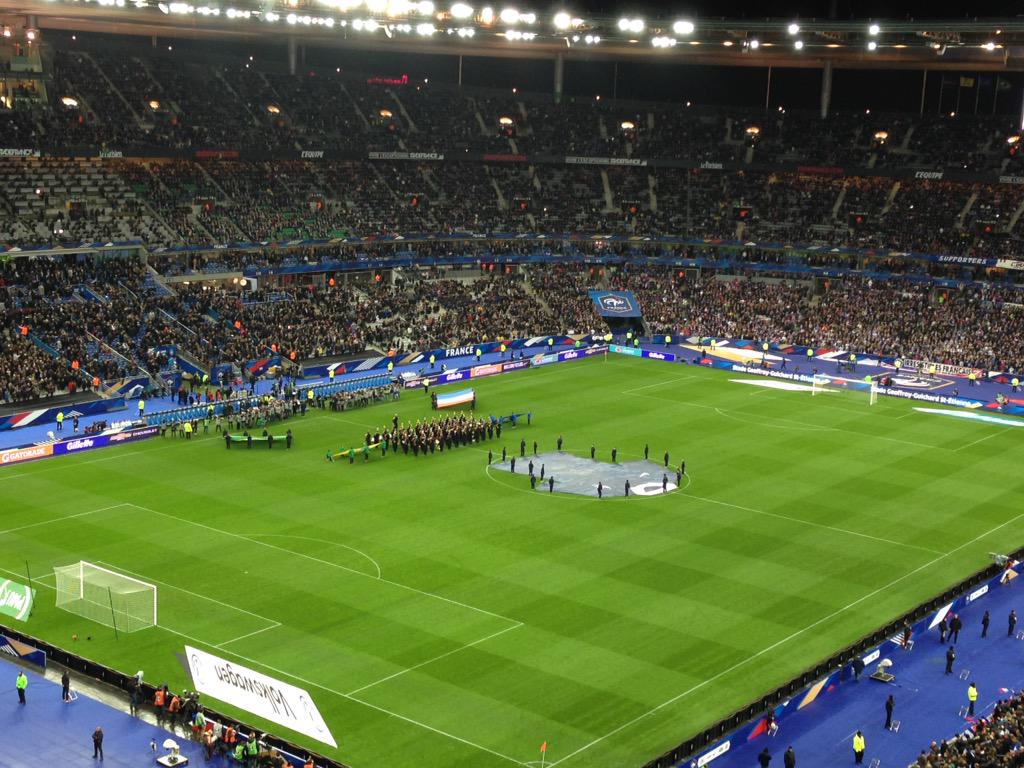 Les bleus prennent 3 buts au Stade de France. Déçus mais contents de retrouver Brazil !!! #AllezLesBleus