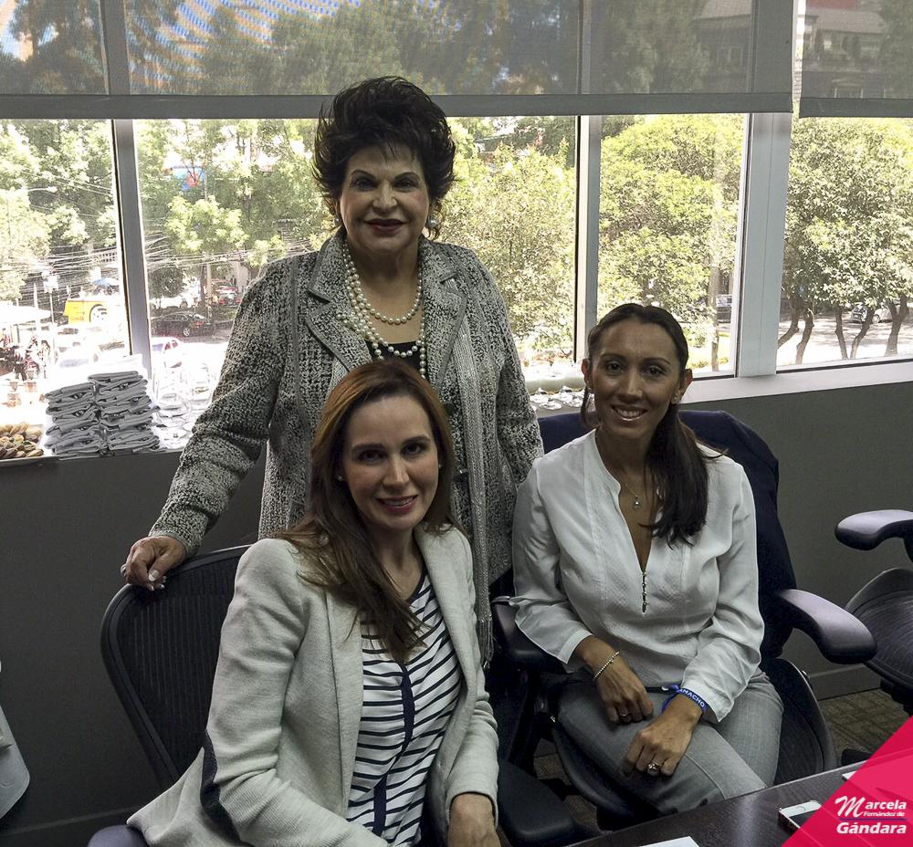 MarcelaFdeG's tweet photo. Hoy conviví con @Mzavalagc compartimos experiencias con esposas de los #CandidatosAGobernador del #PAN en #México http://t.co/JdozEPWQod