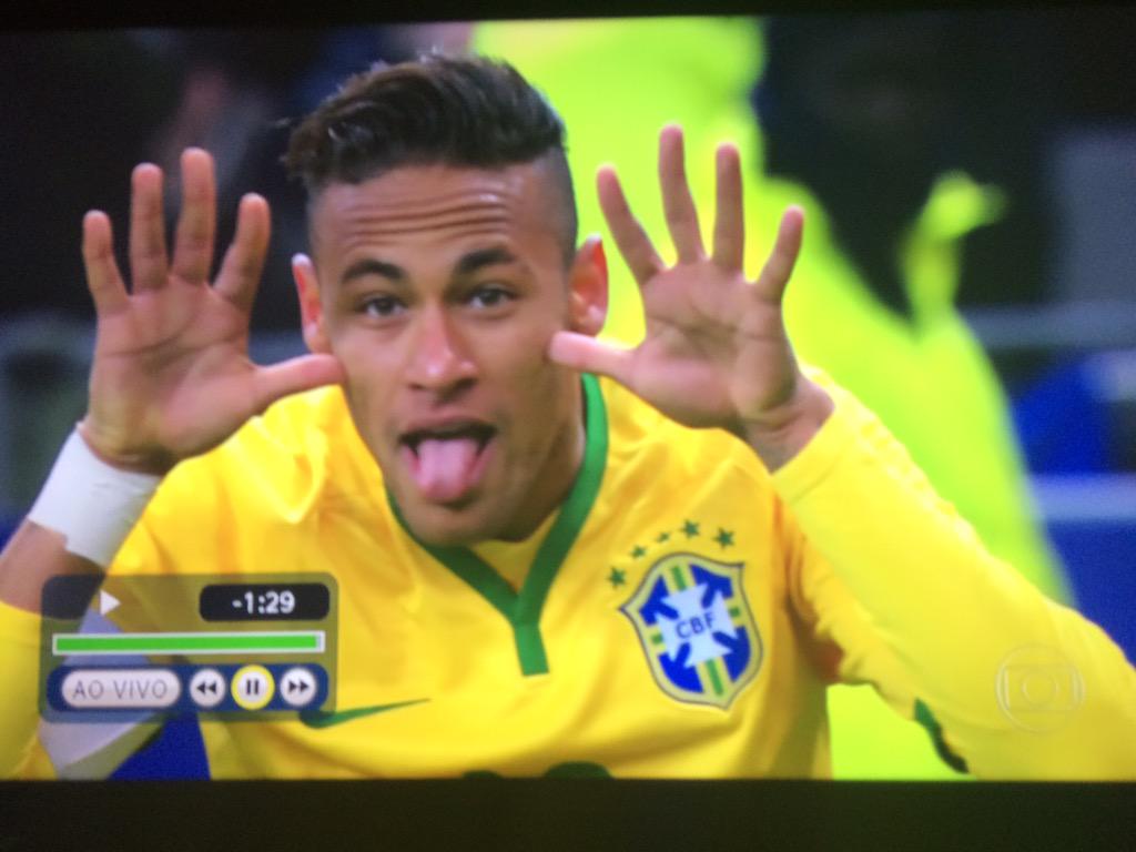 nathiilenne's tweet photo. TE AMO @neymarjr http://t.co/rkB8PYJJoE