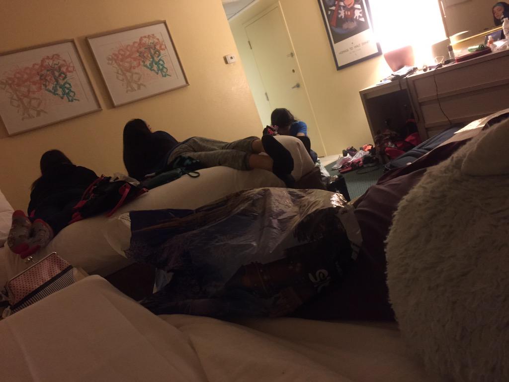 viccayyy's tweet image. #TBT #florida #disneyflow #rtforrt #roomies