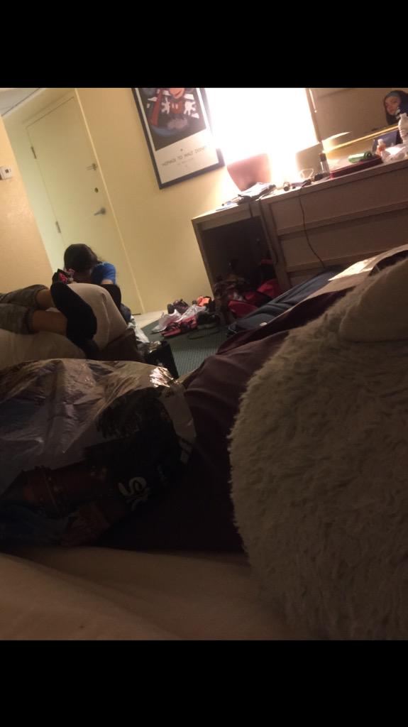 viccayyy's tweet image. #TBT #florida #disneyflow #rtforrt #roomies