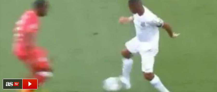 diarioas's tweet photo. ¡Robinho hace un caño genial y pide perdón mientras juega! ▶ http://t.co/hHzwNFe4tW http://t.co/M6odWJbTLx