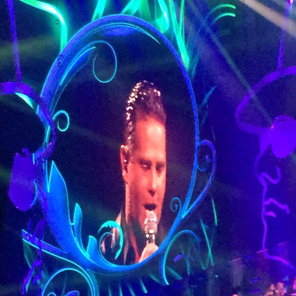 TWITENL's tweet photo. @dannydemunktwit tijdens Holland Zingt Hazes #HollandZingtHazes #DeMunk http://t.co/lvWGuccSxz