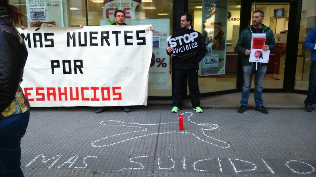 Stopdesahuciosl's tweet photo. Basta ya. #StopDesahucios #StopSuicidios #nomasdesahucios. Hoy en León. #DEPMiren http://t.co/jbzvQM3VqW