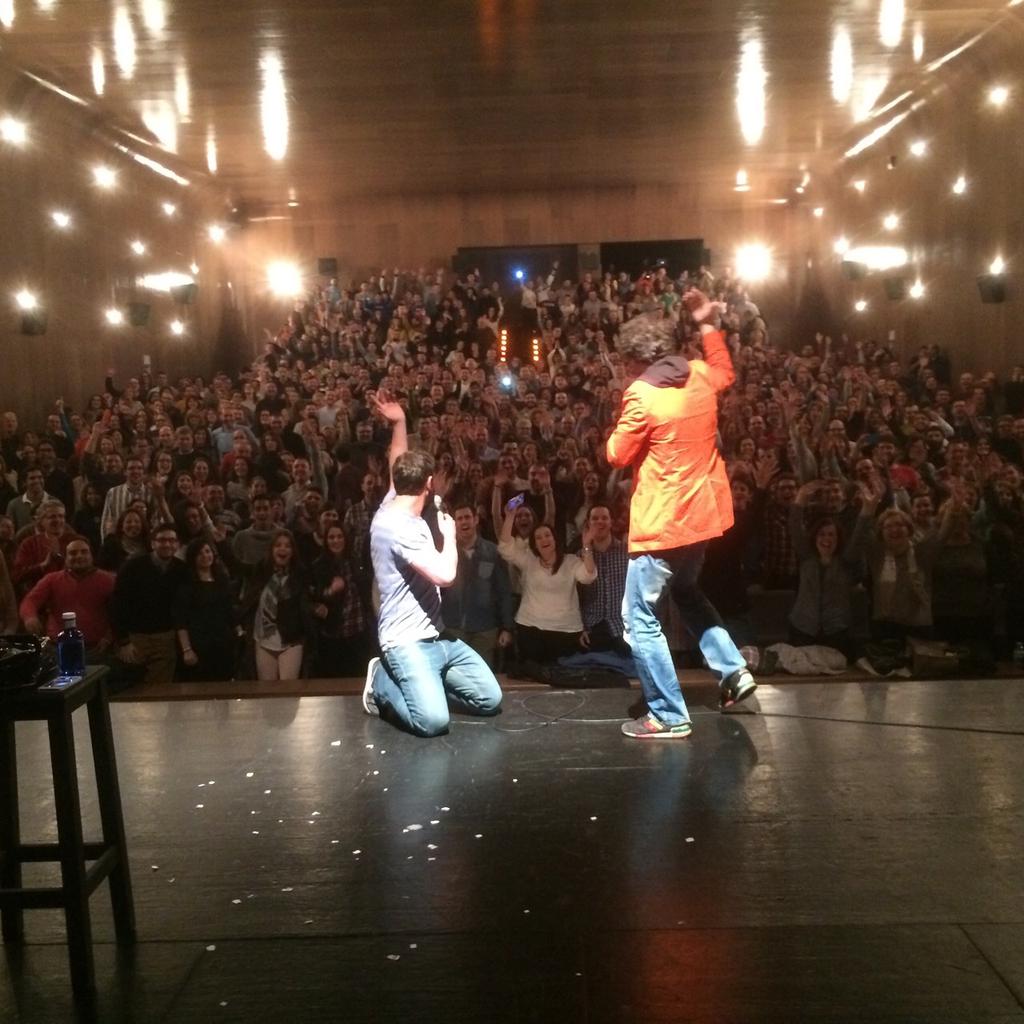 mabelag's tweet photo. “@salvareinachuki: Gracias Algeciras!! Espectacular #todosdeviajeapalmones #vivanloschinos #noloviveniryaya http://t.co/MM703a2aGg” Grandes!
