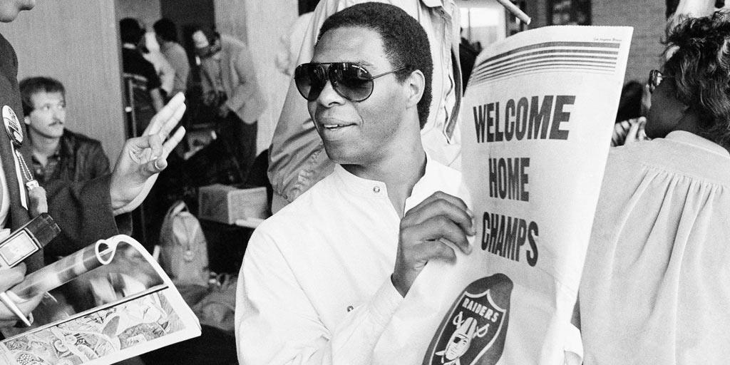  Happy Birthday to Hall of Fame RB   Marcus Allen!!!