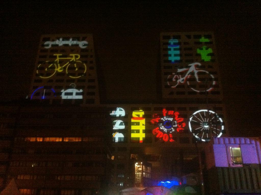 Clipsense's tweet photo. Creatief Utrecht laat zich van zijn beste kant zien! #videomapping #TDFutrecht http://t.co/p14vsFeV1l
