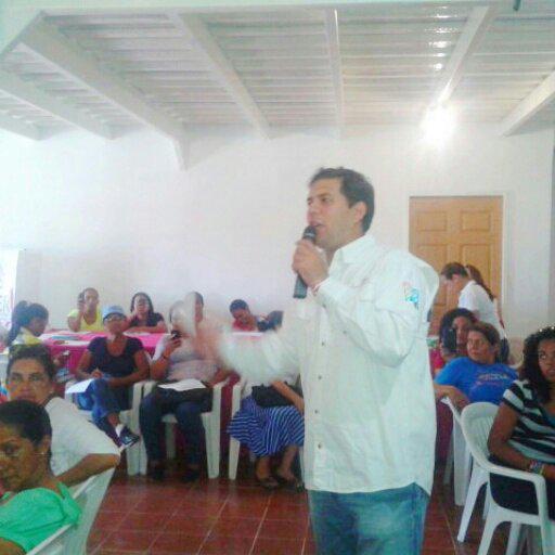 IMMUJER_BNA's tweet photo. .@GuillermoCompa aperturando l iniciación de formación del 1er batallon para la Defensa Integral! Desde .@IMMUJER_BNA http://t.co/Rj0SYe9N9t