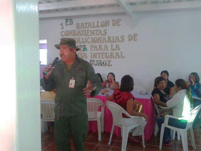 IMMUJER_BNA's tweet photo. .@GuillermoCompa aperturando l iniciación d formación del 1er batallon para la Defensa Integral! Desde .@IMMUJER_BNA http://t.co/fGlxrQMN1x