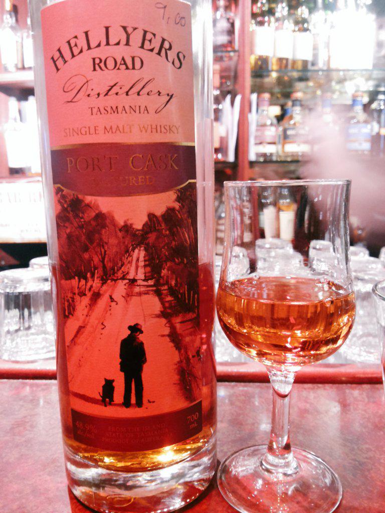 ViiniWinnie's tweet image. For @WorldWhiskyDay #WhiskyDay2015 #whisky. Slainte mhaith!! #hellyersroad