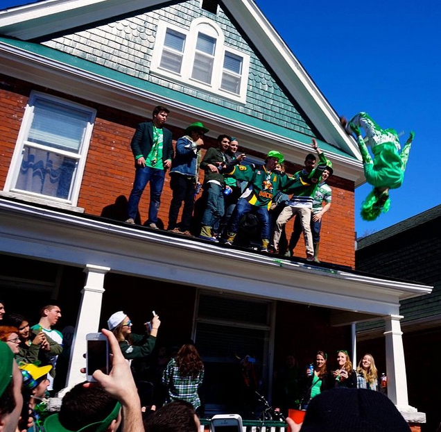 totalfratmove's tweet photo. Doing something incredibly dangerous just because the crowd is chanting your name. #TFM http://t.co/KRO8lG9FjJ