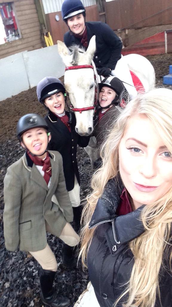 StrathEquest's tweet image. Glasgow cup selfie 💁