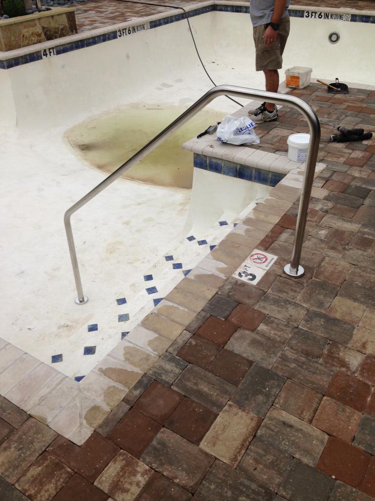 MaroonPoolsCo's tweet image. Safety Rail Job! At Stadium View Apt. #SafetyFirst #PoolSeason2015