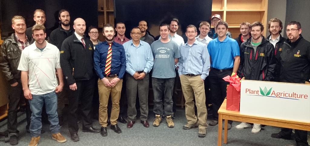 indieozhe's tweet photo. Thank you Dr. John Kaminski for coming over to UofGuelph and talk about turfgrass. @UoGTurfClub  @iTweetTurf http://t.co/Z4G0BVvKtf