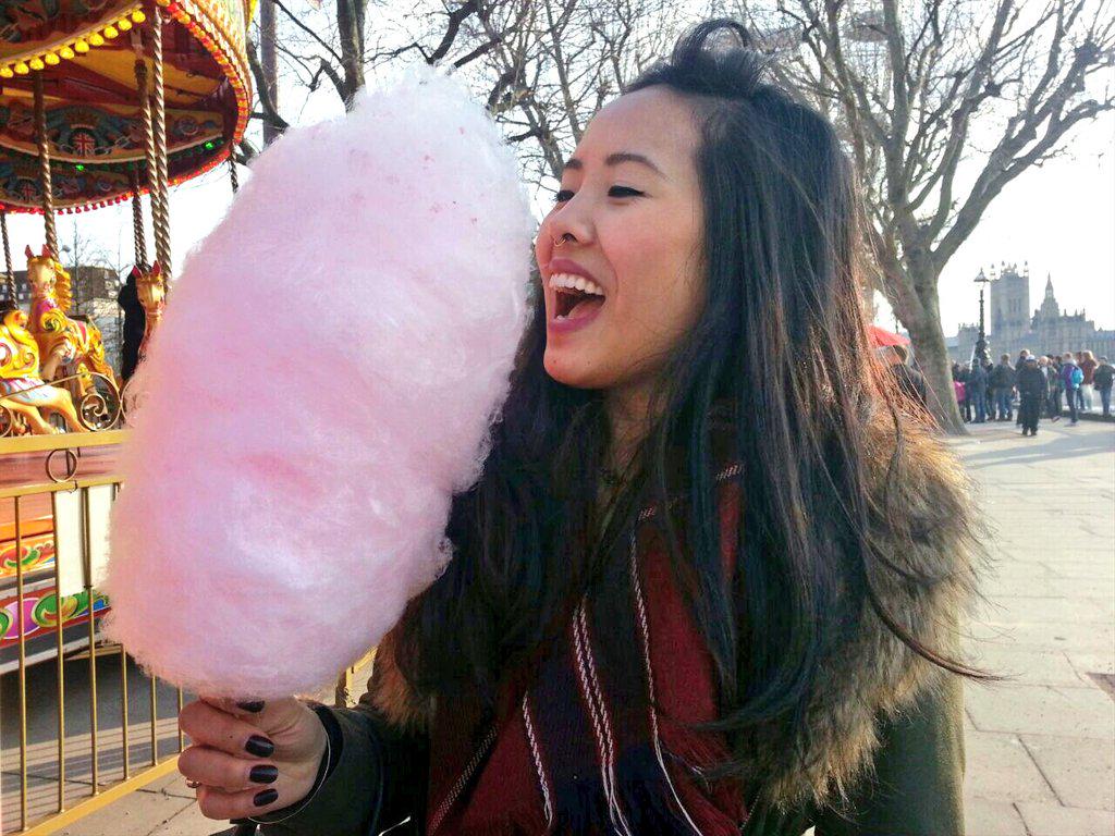 KimbobFR's tweet image. Sometimes we don't realise how happy we are... Like that time when I had this cotton candy ☁🍭 #simplebutdelicious