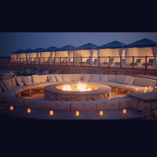 3SistersResort's tweet photo. Join us this evening for a complimentary beverage and front row seat of the sunset. #followthelighthouse http://t.co/ZqzYSxeDcq