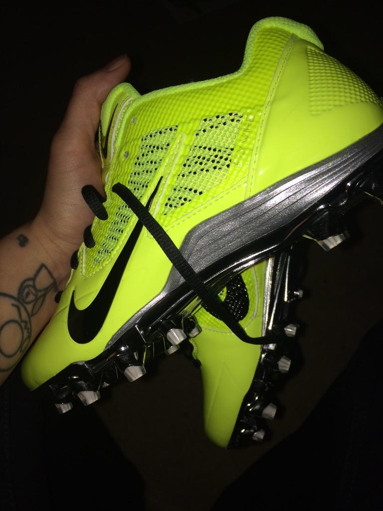 Vinnee_SuhReal's tweet photo. New cleats http://t.co/eO3fLhMozv